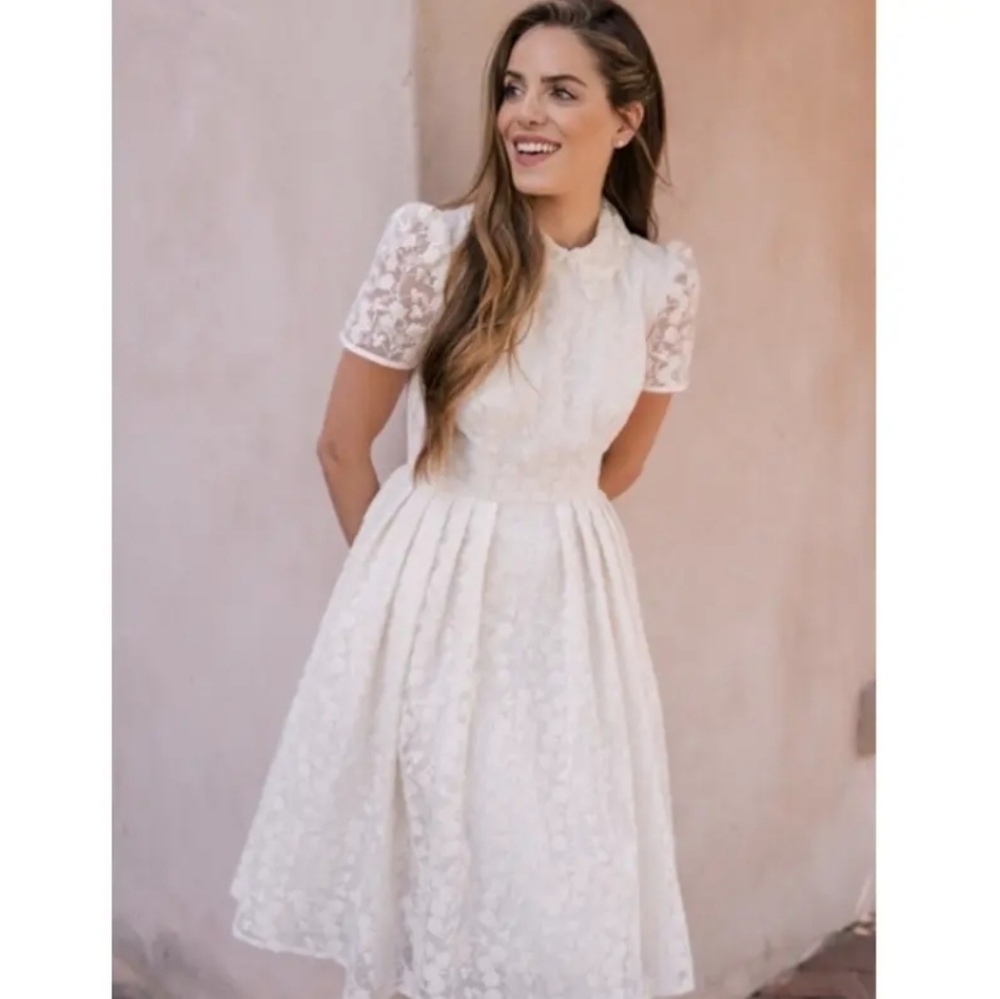 Gal Meets Glam Amelia  Embroidered Fit And Flare Midi Dress